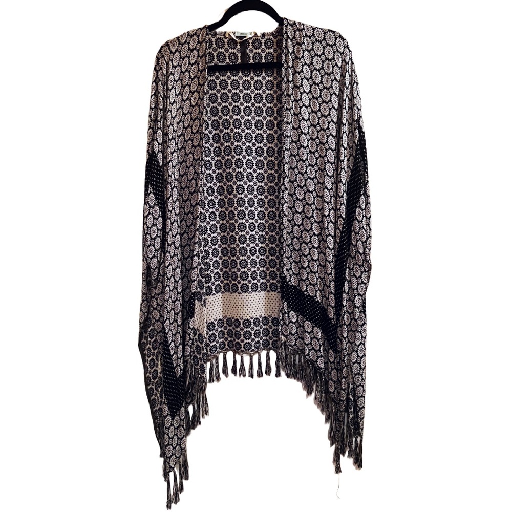 Kimchi Blue Floral Medallion Print Lightweight Fringed Wrap OSFM